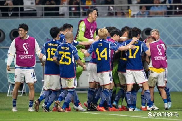 国米1-0领先博洛尼亚加时赛第21分钟，博洛尼亚的角球，利科扬尼斯开向后点，皮球在出底线前被勾了回来，别克马破门！